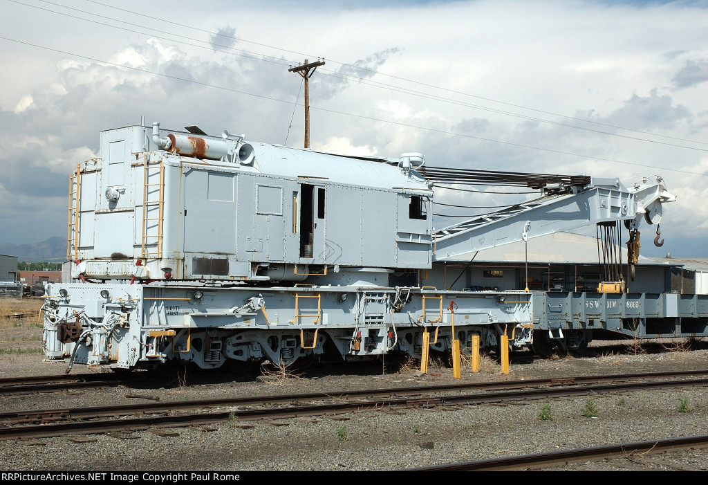 SSW MW 98665 - SP 250-ton Industrial Brownhoist crane and tender at Burnham Shop