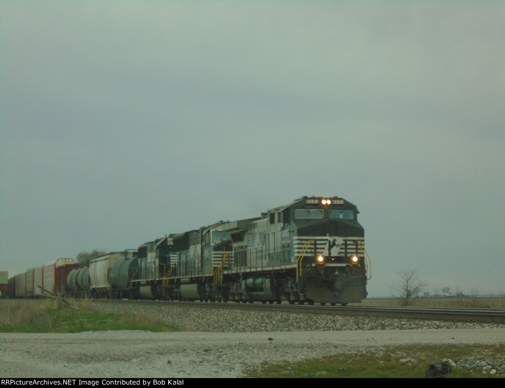 NS 4003 NS 2615 NS 2557 waiting for the all clear on signals
