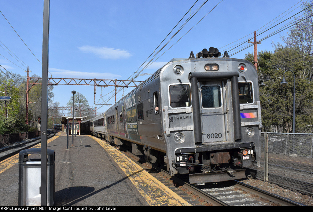 Train # 6643 passing Maplewood Station with a Comet V Cab on the point