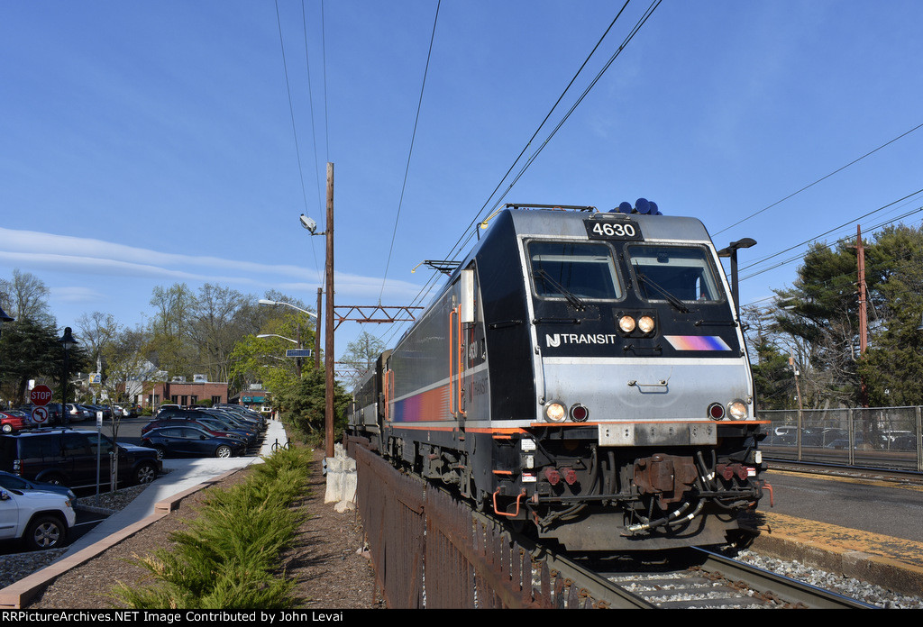 NJT Train # 6343 slows to a stop at Maplewood Station