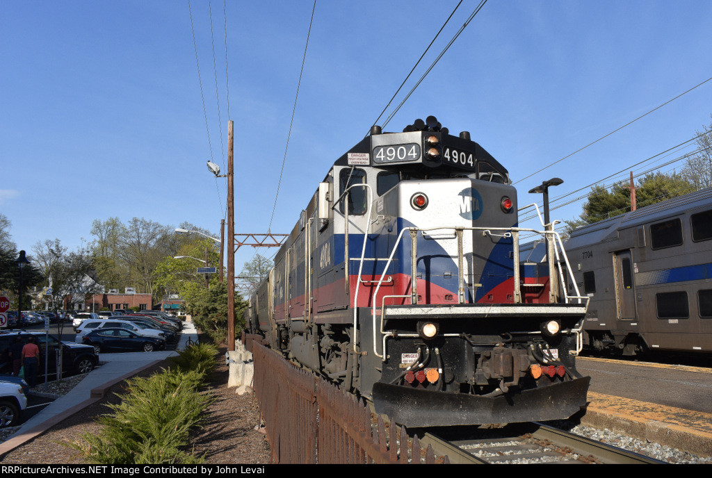 NJT Train # 333 with a MNR FH-2.