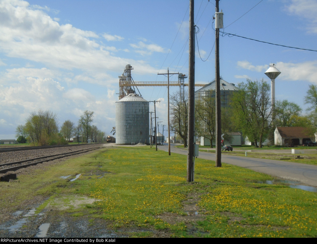  Looking South at NS 8911 & NS 7144 waiting for the go ahead & Grain Elevator