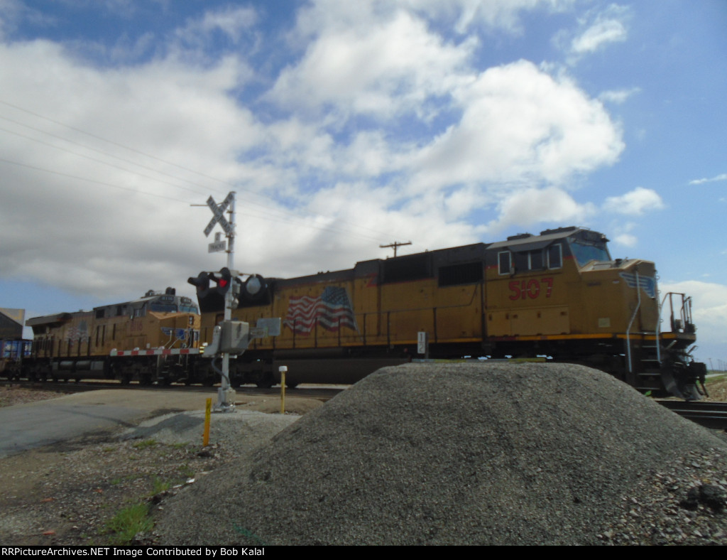 UP 5107 & UP 8116 Southbound