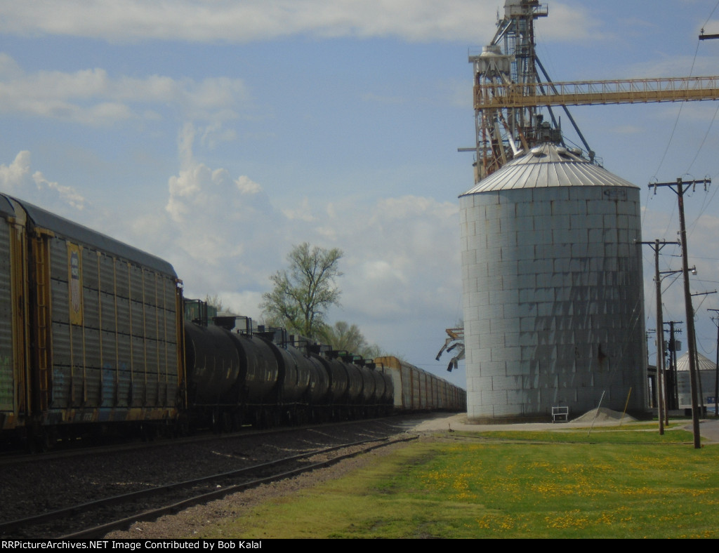 NS 8911 & NS 7144 Northbound