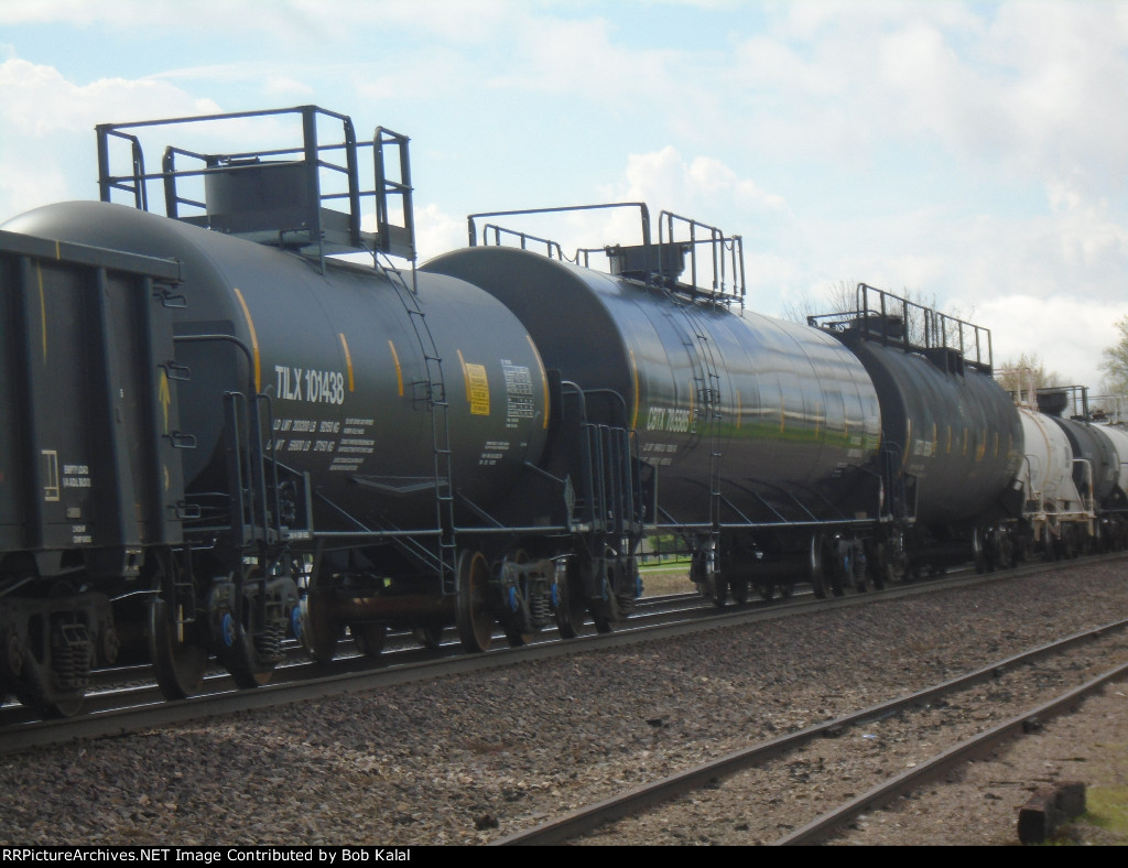 NS 8911 & NS 7144 Northbound