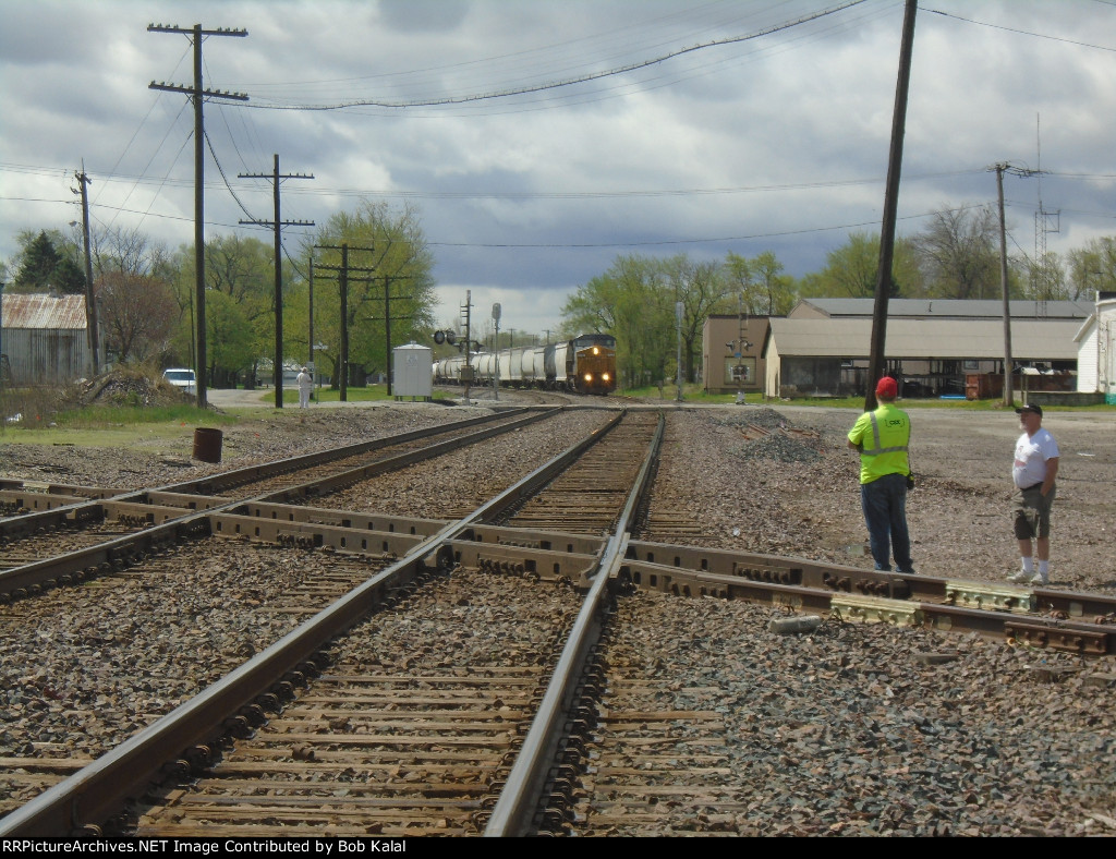  Looking South at Diamond & CSX 9030