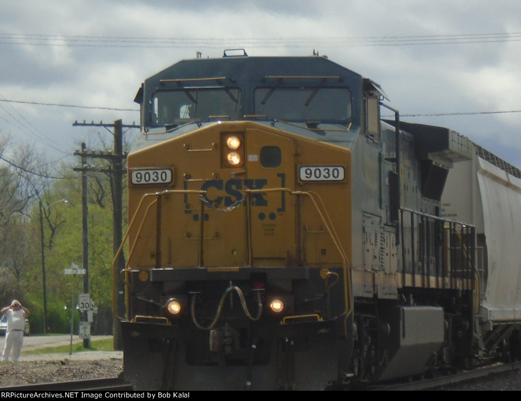CSX 9030 starts moving Northbound