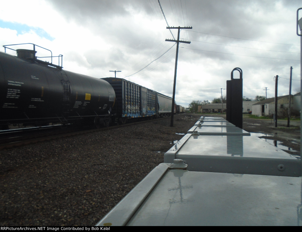 CSX 9030 Northbound as UP heads South