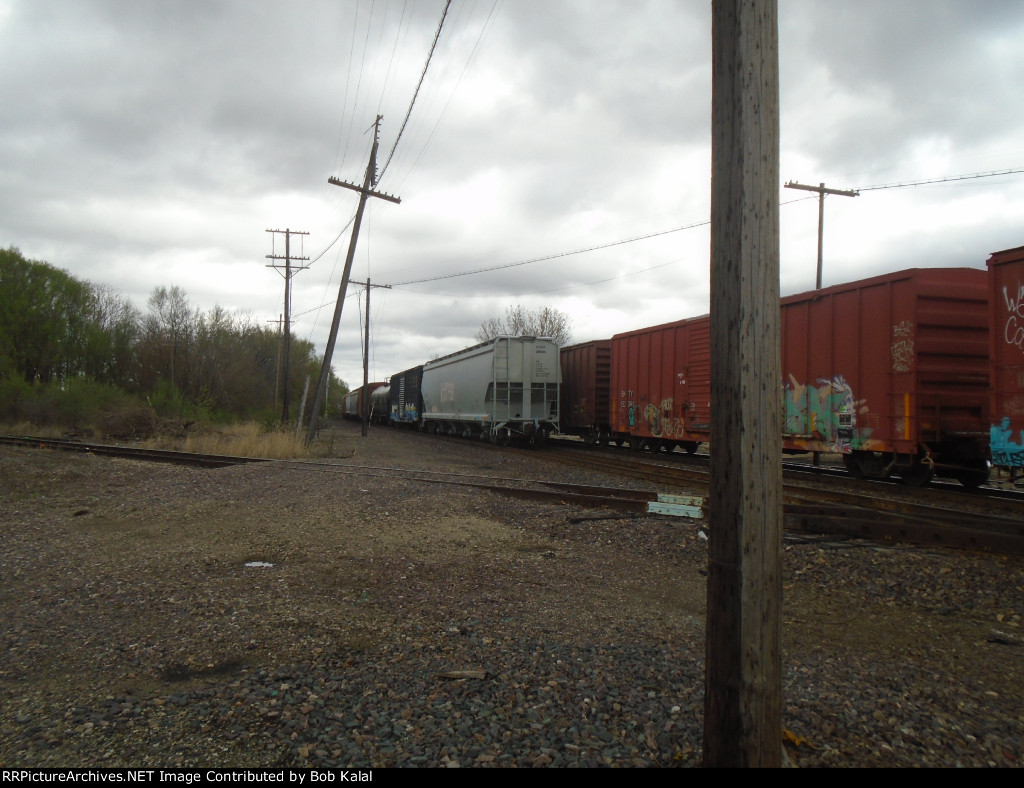 CSX 9030 Northbound last Car as UP heads South