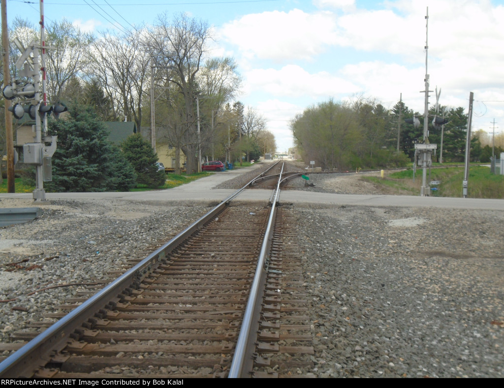 Momence Diamond looking West