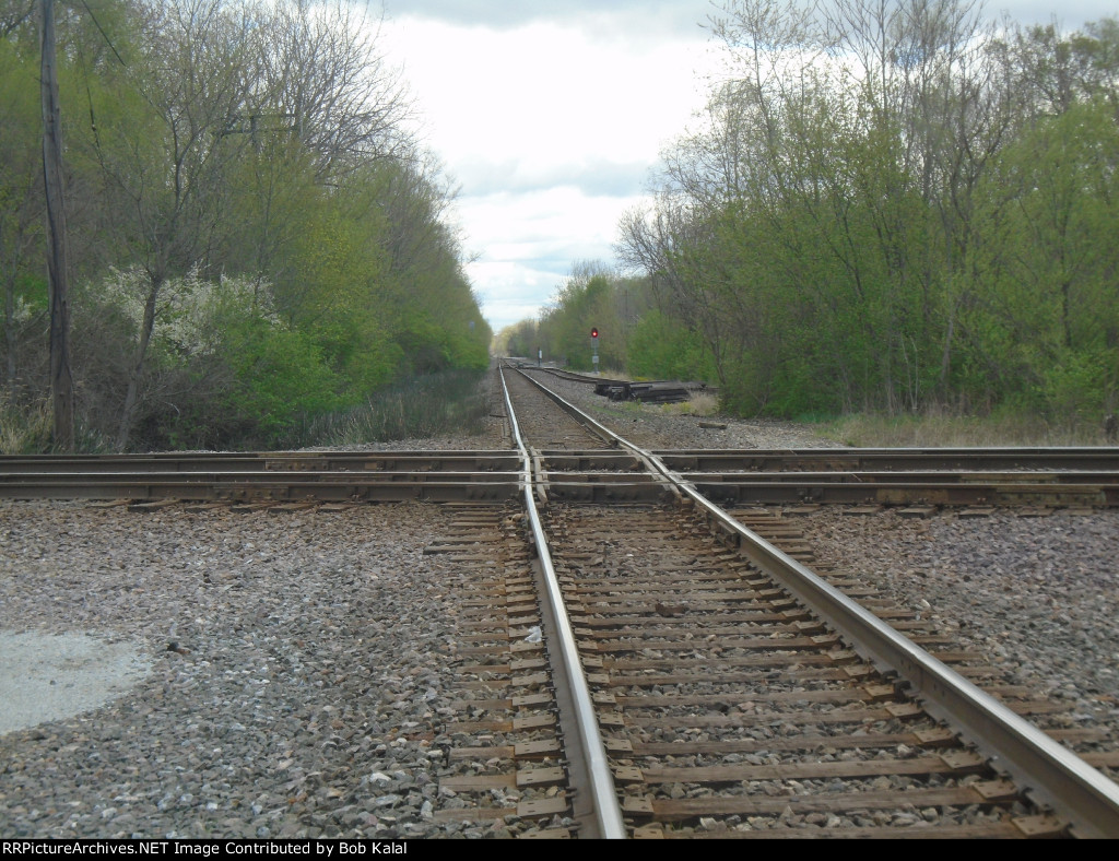 Momence Diamond looking East