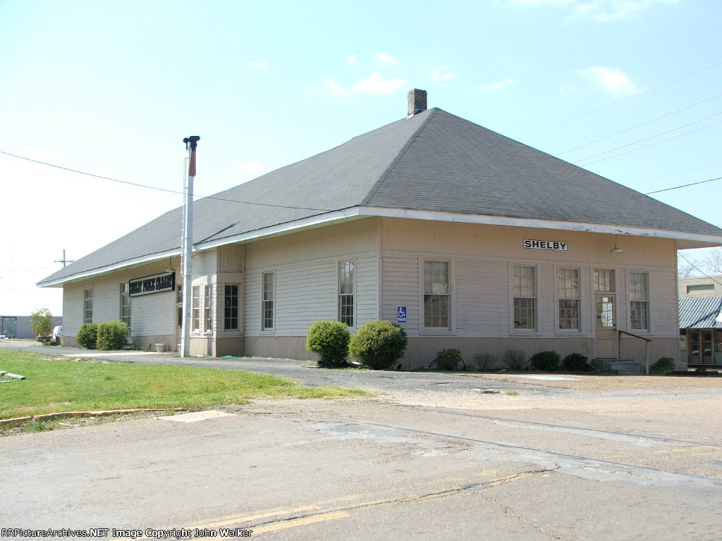 Ex-Yazoo & Mississippi Valley depot