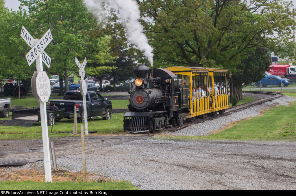 Rough and Tumble SHAY 4 circling the show grounds