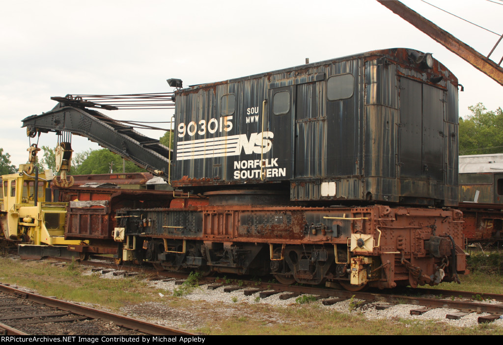 NS heavy maintenance crane.