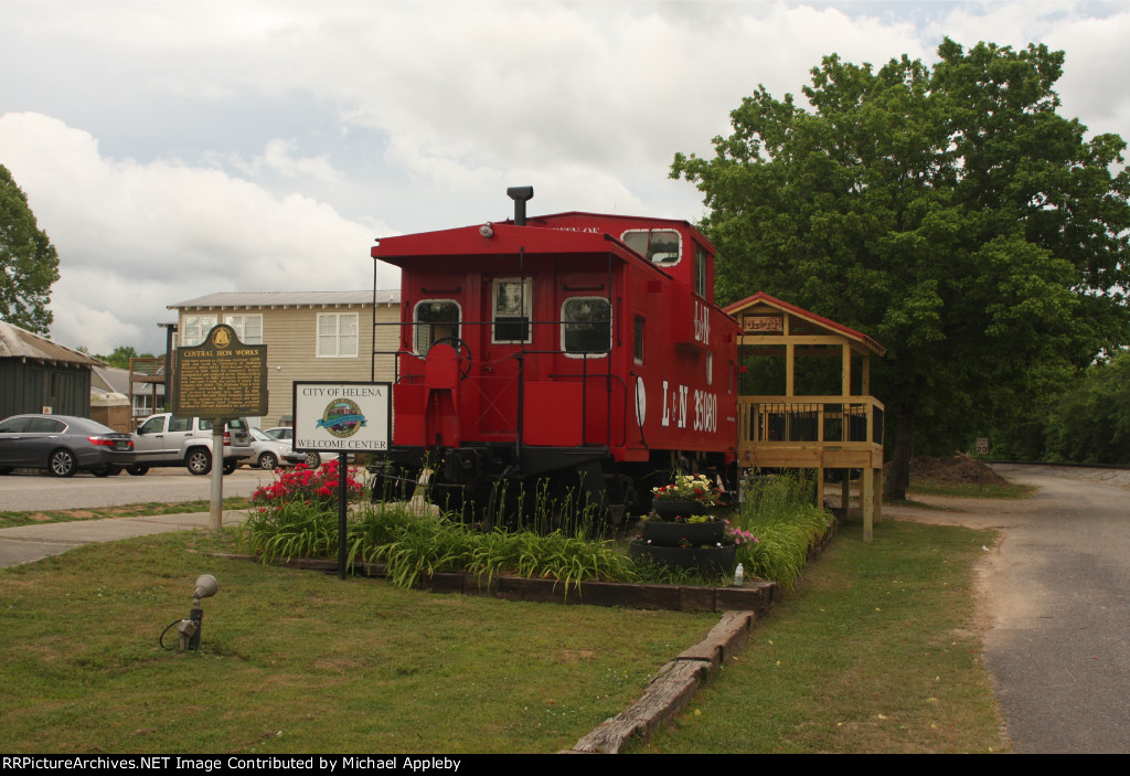 L&N cupola caboose at Helena.