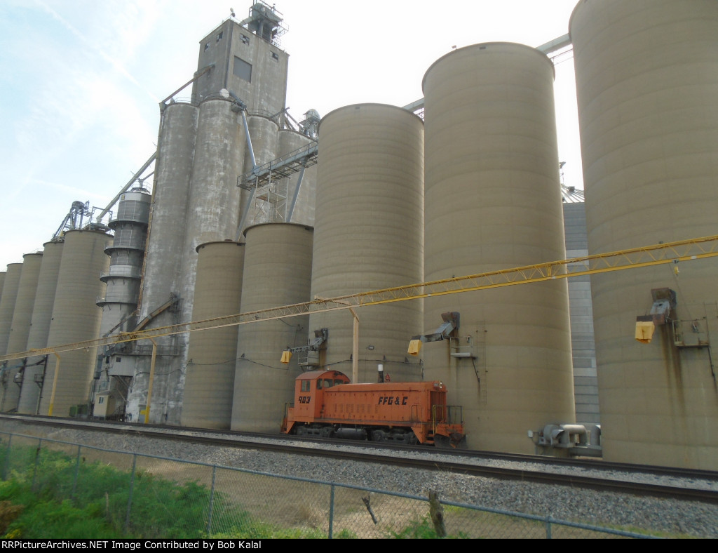 FFG&C #903 Switcher sitting idle at Elevator