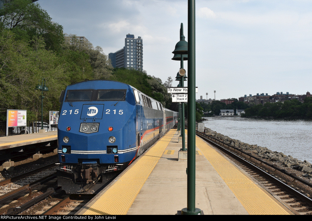 MNR Shoreliner Set at Spuyten Duyvil