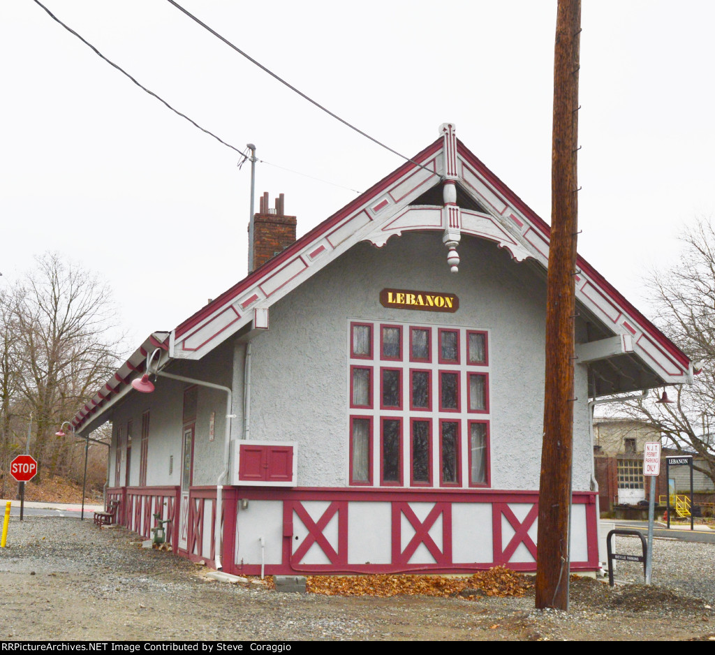FORMER CENTRAL OF NJ RR STATION