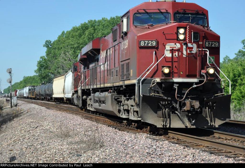 Eastbound manifest crosses over
