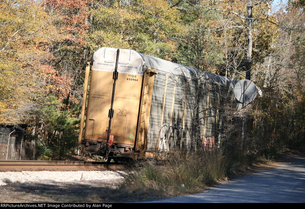 TTGX 850964 autorack rolls across Westbrook Rd