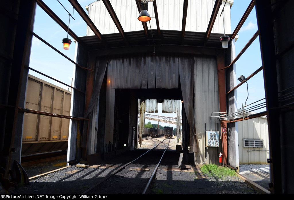 Shaker house and dumping pit