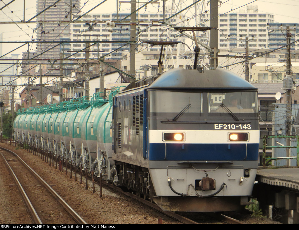 EF210-142 with tankers