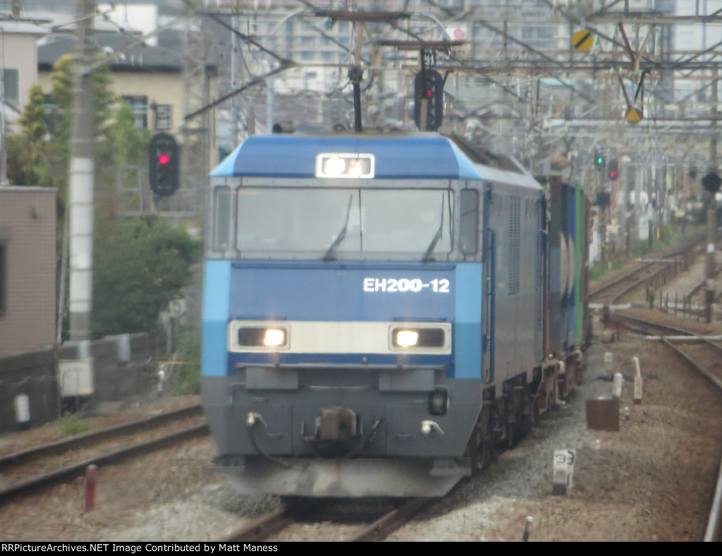 EH200-12 with freight
