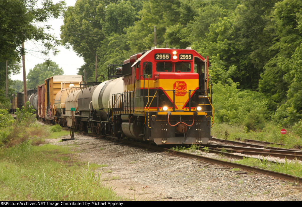 KCS 2955 coming back from MDS.