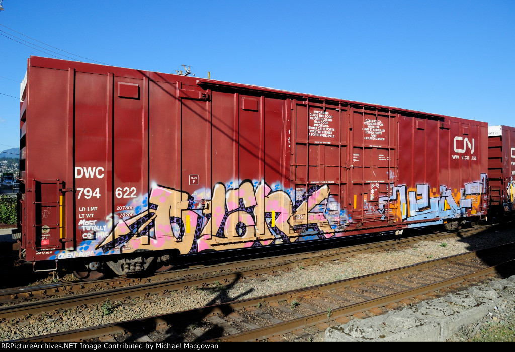 DWC 794622  60-9 ft Double Door Excess Height Boxcar  CN RAIL (side B)