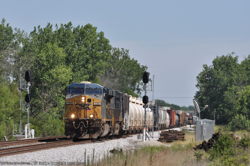 CSXT 720 On CSX Q 782 Northbound