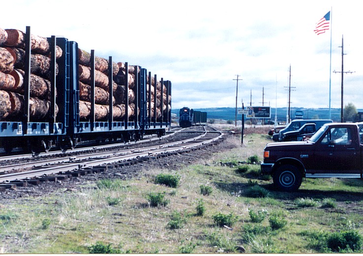 BLMR log train switching past the mill