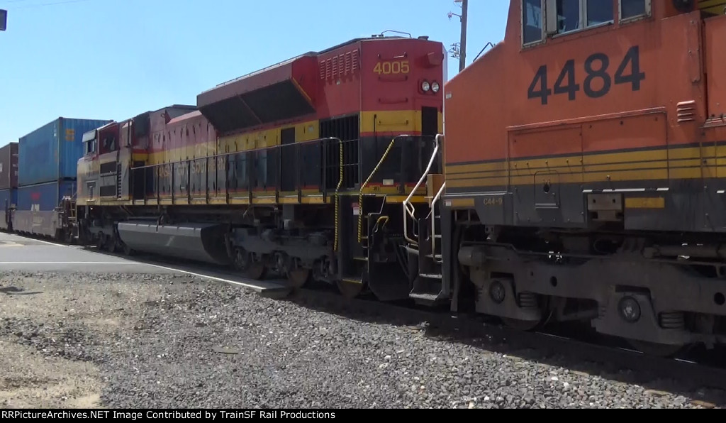 BNSF 4484