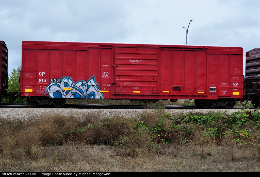 CP 215628  50-6 ft Single Door Boxcar (side A)