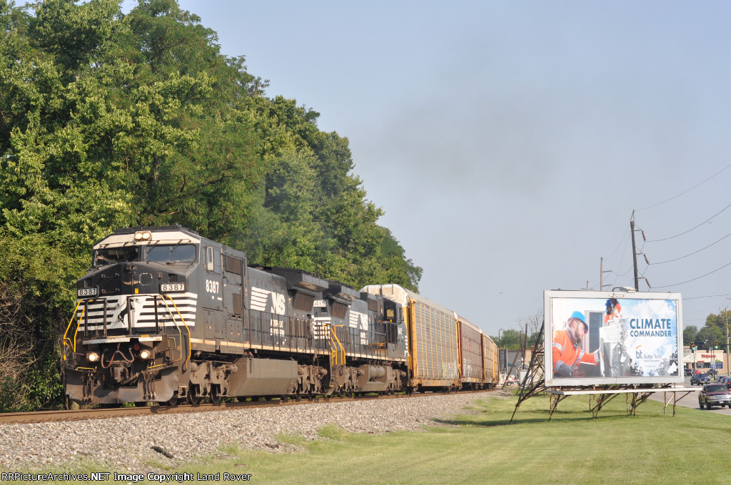 NS 8387 On NS 289 Eastbound 