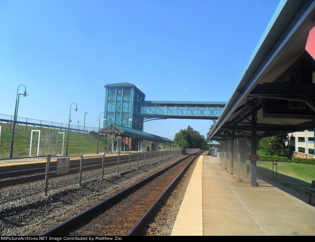 Platform at Woodbridge VRE Station