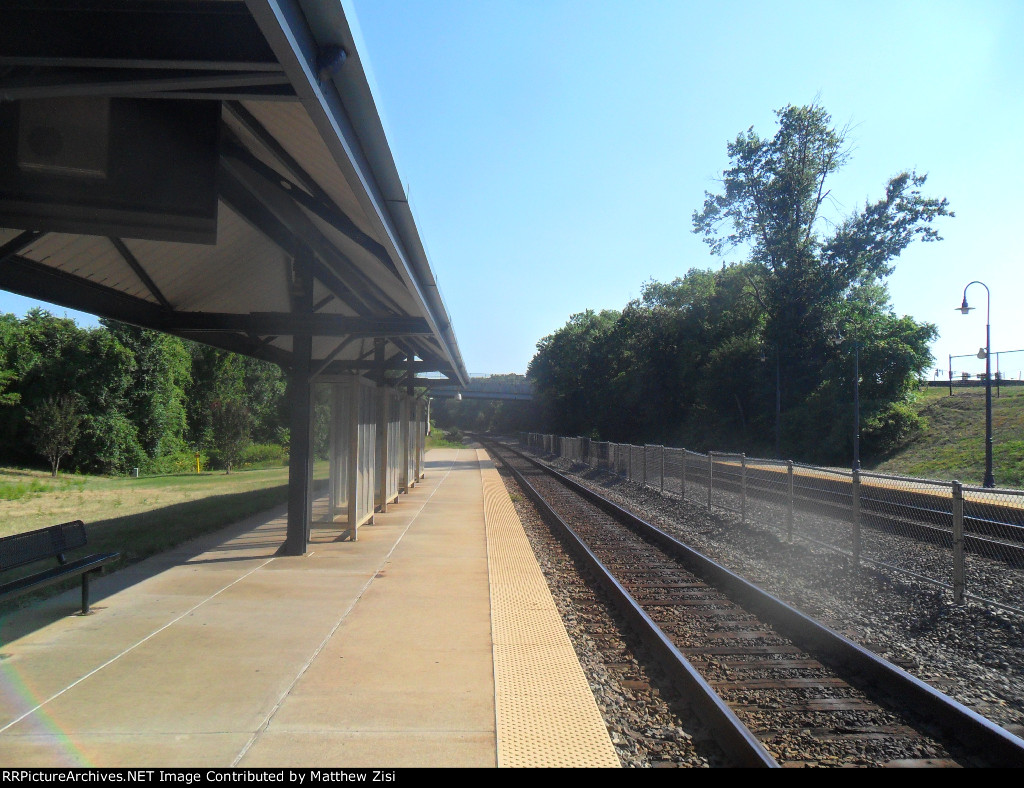 Platform at Woodbridge VRE Station