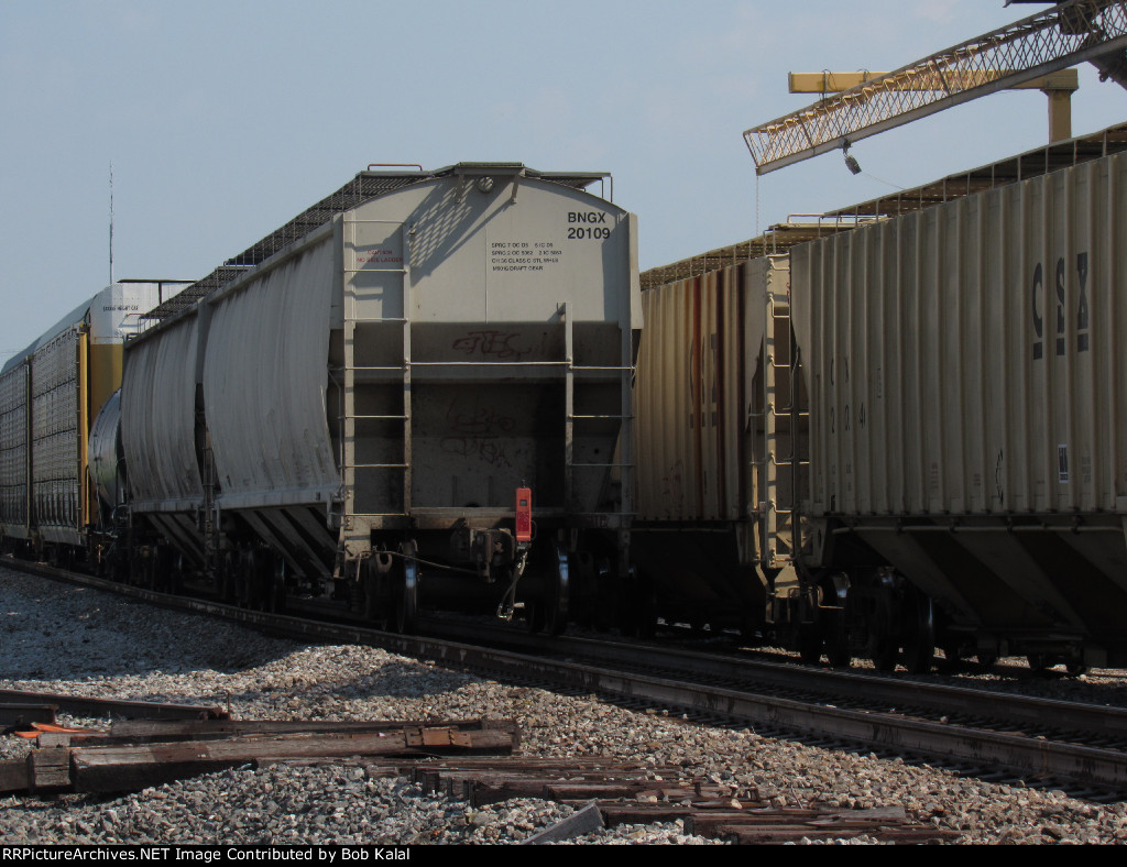 CSX6542 & 2052 heading south doing some switching last car