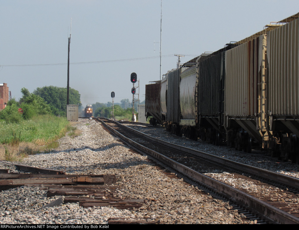 CSX 5351 & 156 heads north