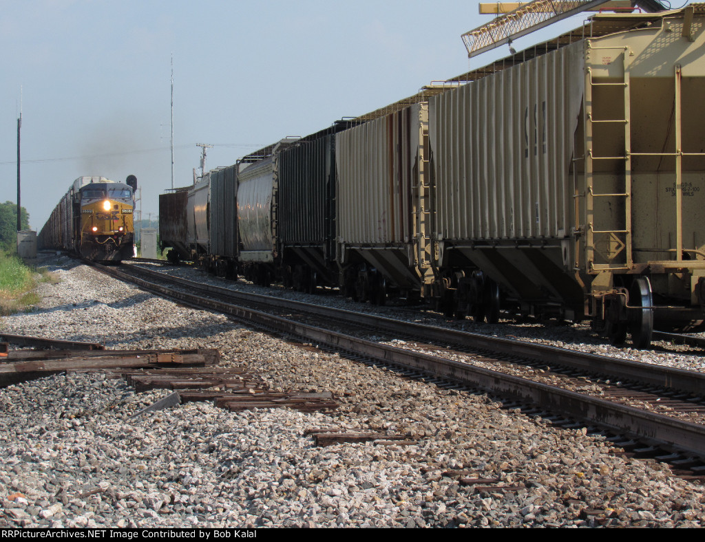 CSX 5351 & 156 heads north