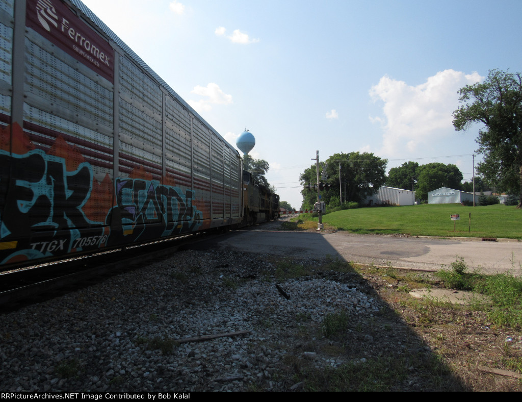 CSX 5351 & 156 heads north