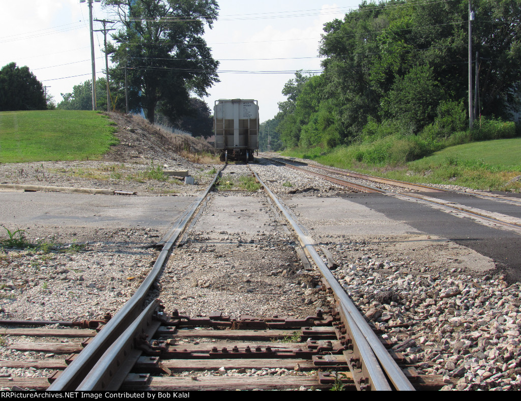 CSX 5351 & 156 heads north last car