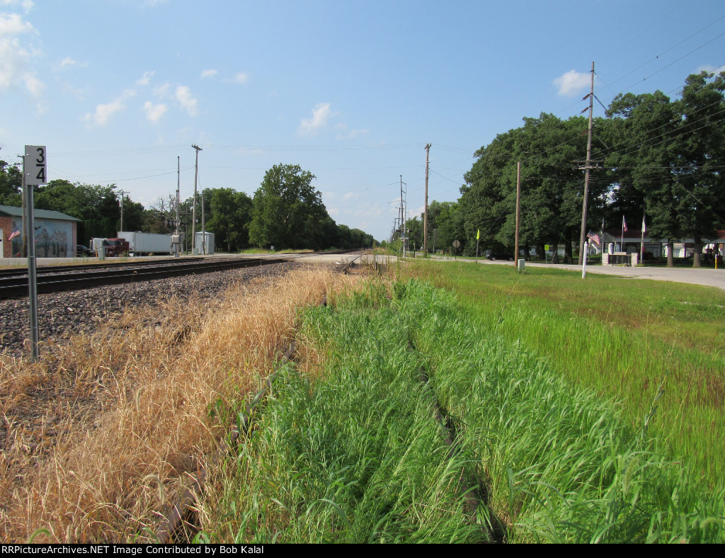 abandonded track leading to Grain Elevator