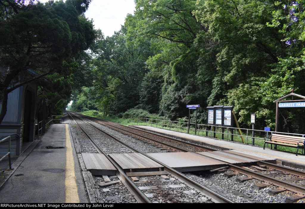MARC Garrett Park Station-looking west