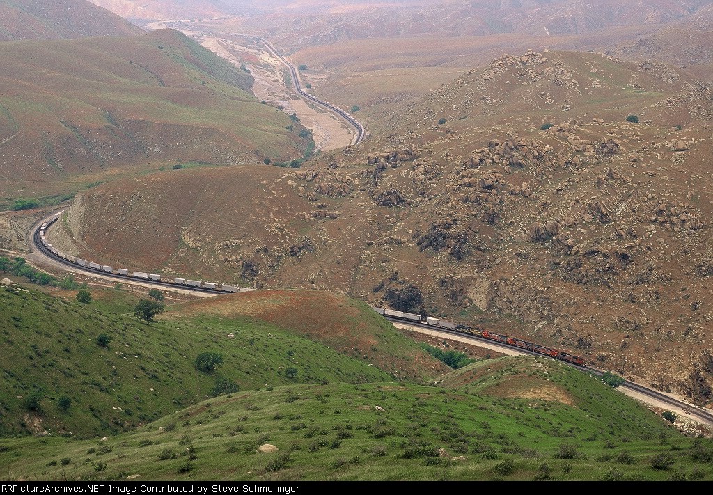 Santa Fe 991 train in the Caliente Creek Narrows