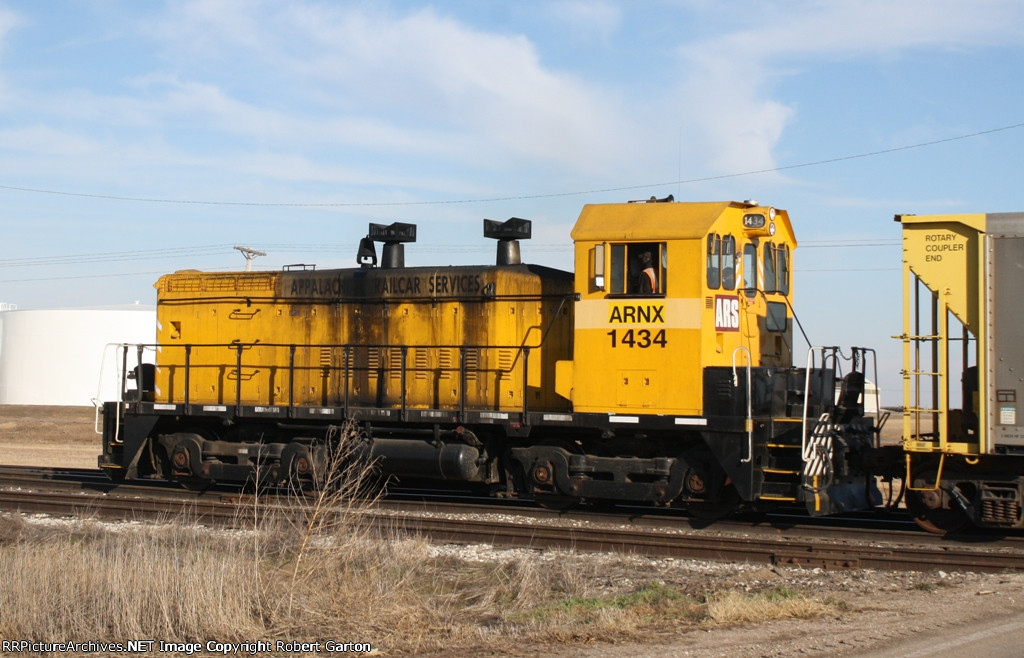Appalachian Railcar Services (ARNX) 1434 drags some cars into the