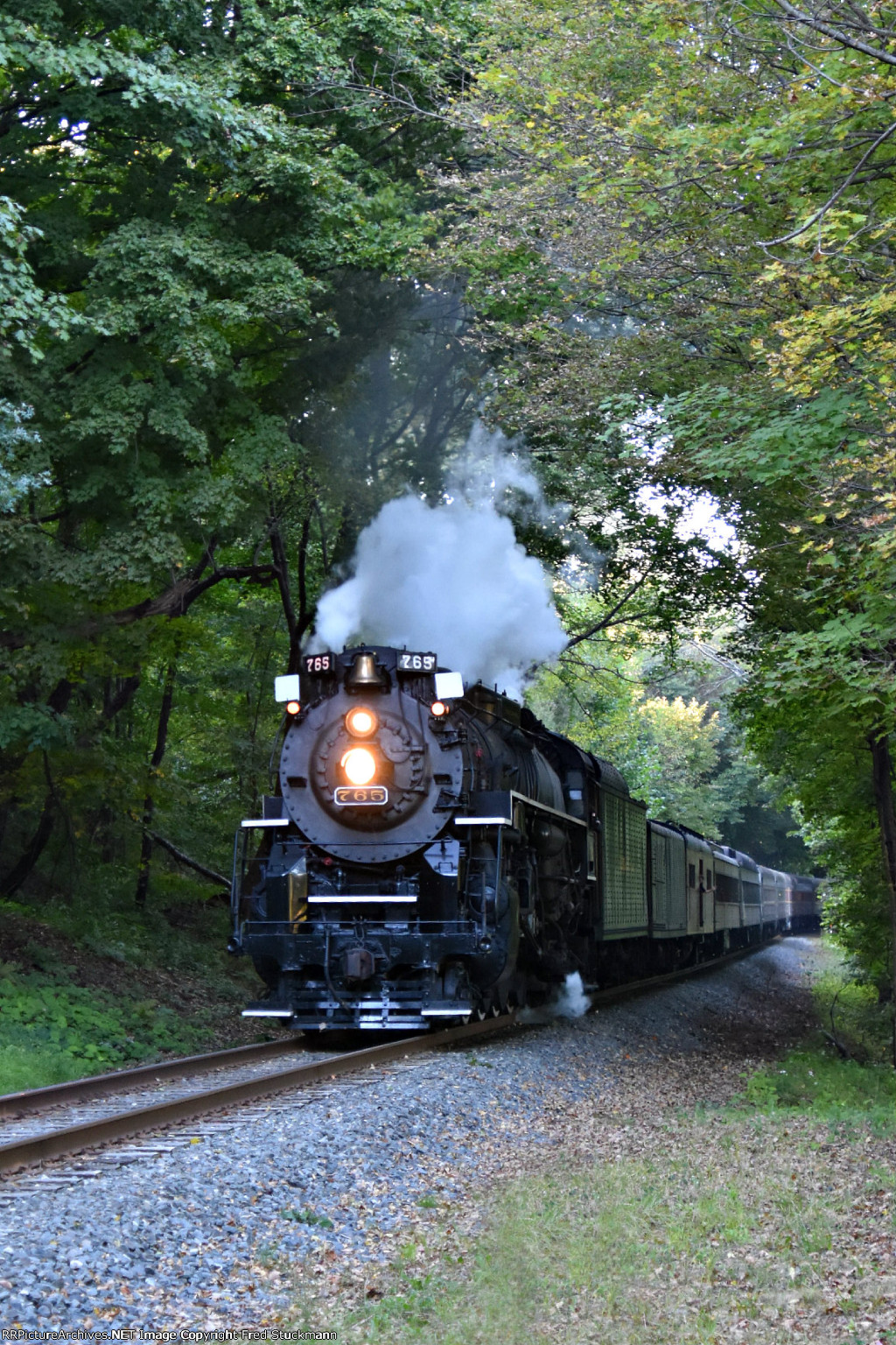 NKP 765 approaches Hickory St.