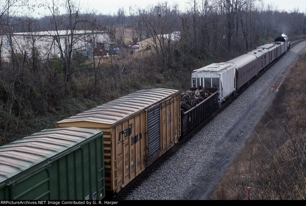My 611 going away shot from the Rt. 811 bridge on Dec. 7, 1994.