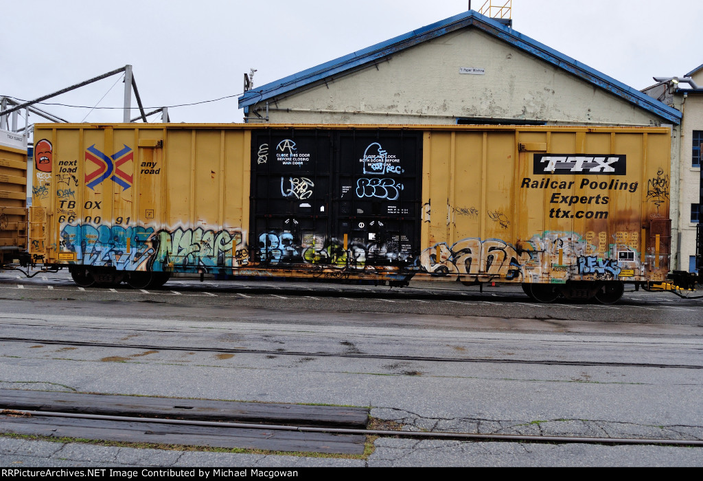 TBOX 660091 60-9 ft Double Door Excess Height Boxcar TTX (side B)