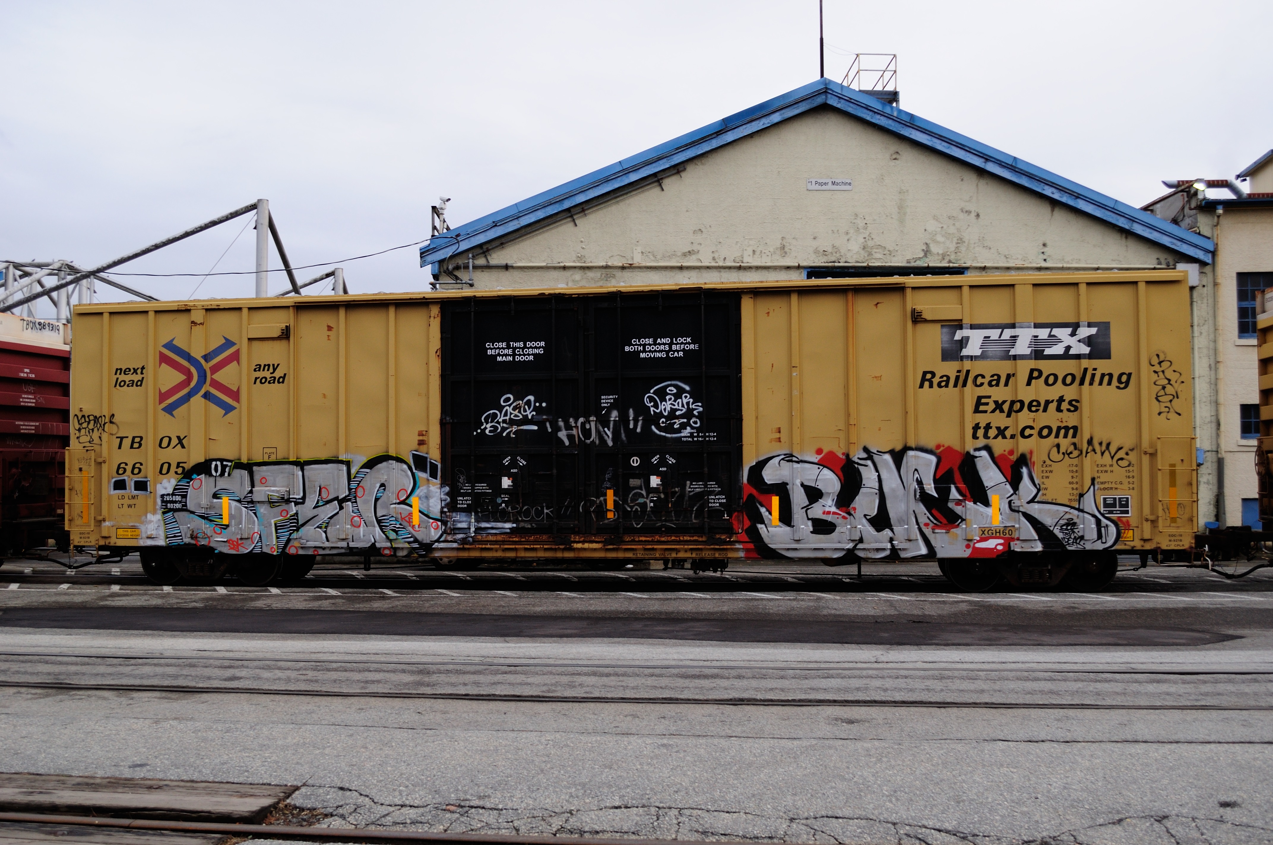 TBOX 660507 60-9 ft Double Door Excess Height Boxcar TTX (side B)