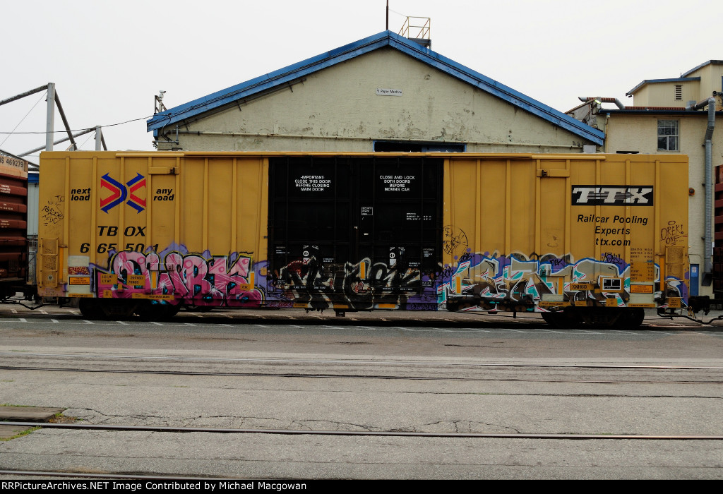 TBOX 605501 60-9 ft Double Door Excess Height Boxcar TTX (side B)